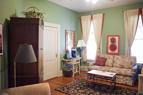 Arbor House Hotel